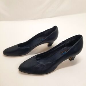 Hush Puppies Womans Size 8N Navy Blue Leather Loafer Kitten Heel Slip On